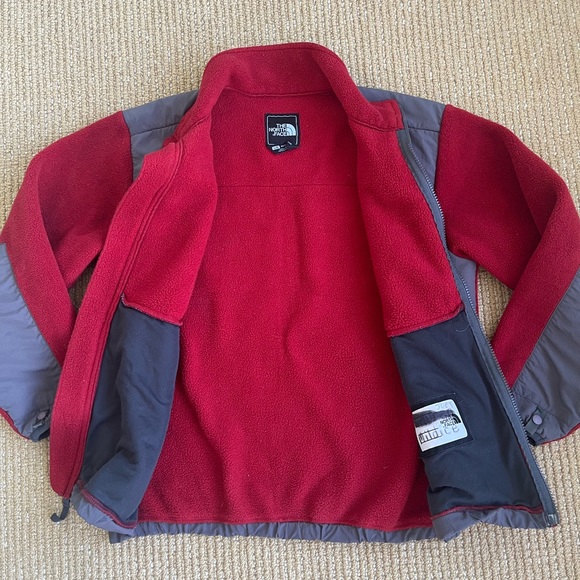 The North Face Boys Denali Full Zip Fleece Jacket in Red Gray Fleece Size Large - Picture 6 of 13